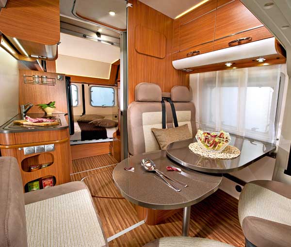 interior autocaravana de alquiler